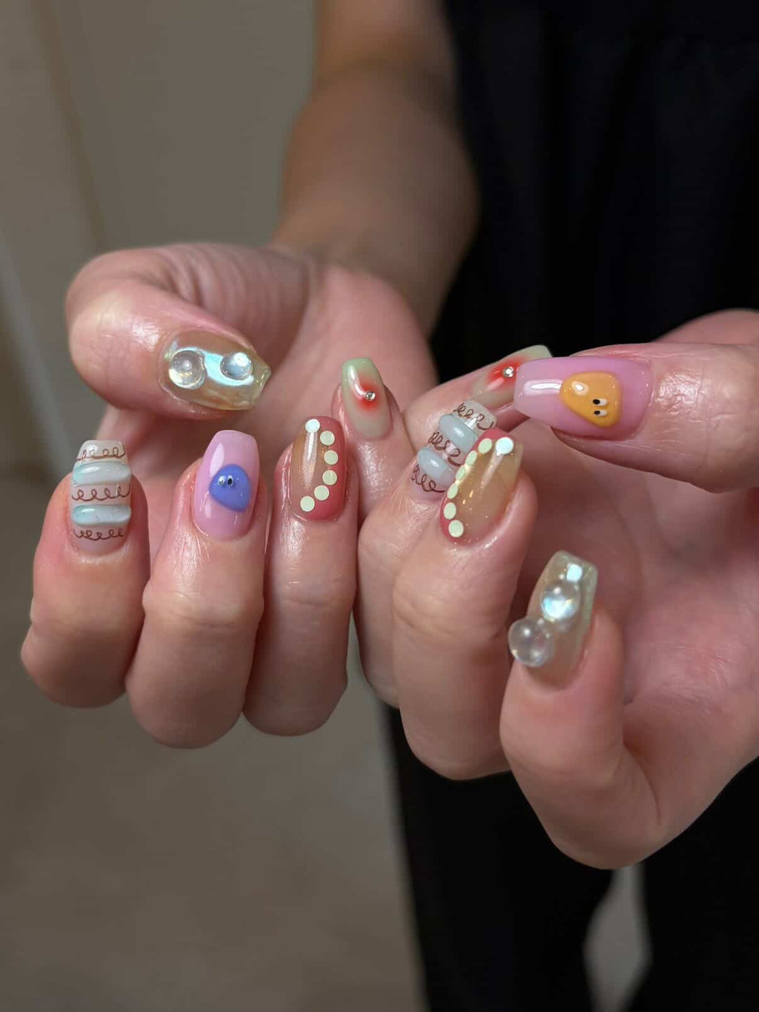 ぷっくり3Dアートの多幸感ショートネイル